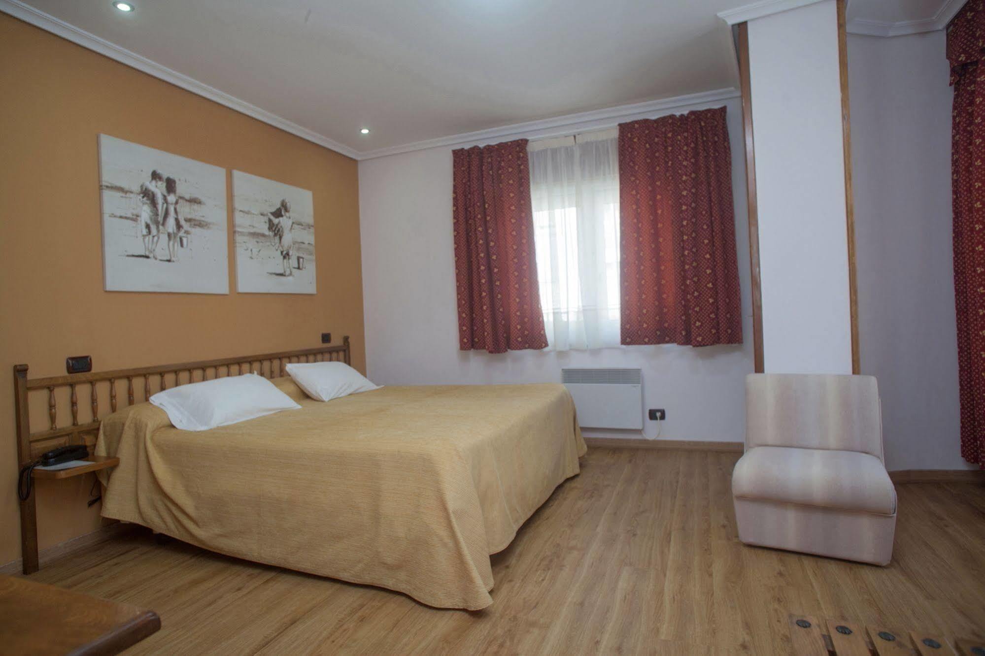 Hospedium Hotel La Marina Costa Da Morte Сеэ Экстерьер фото