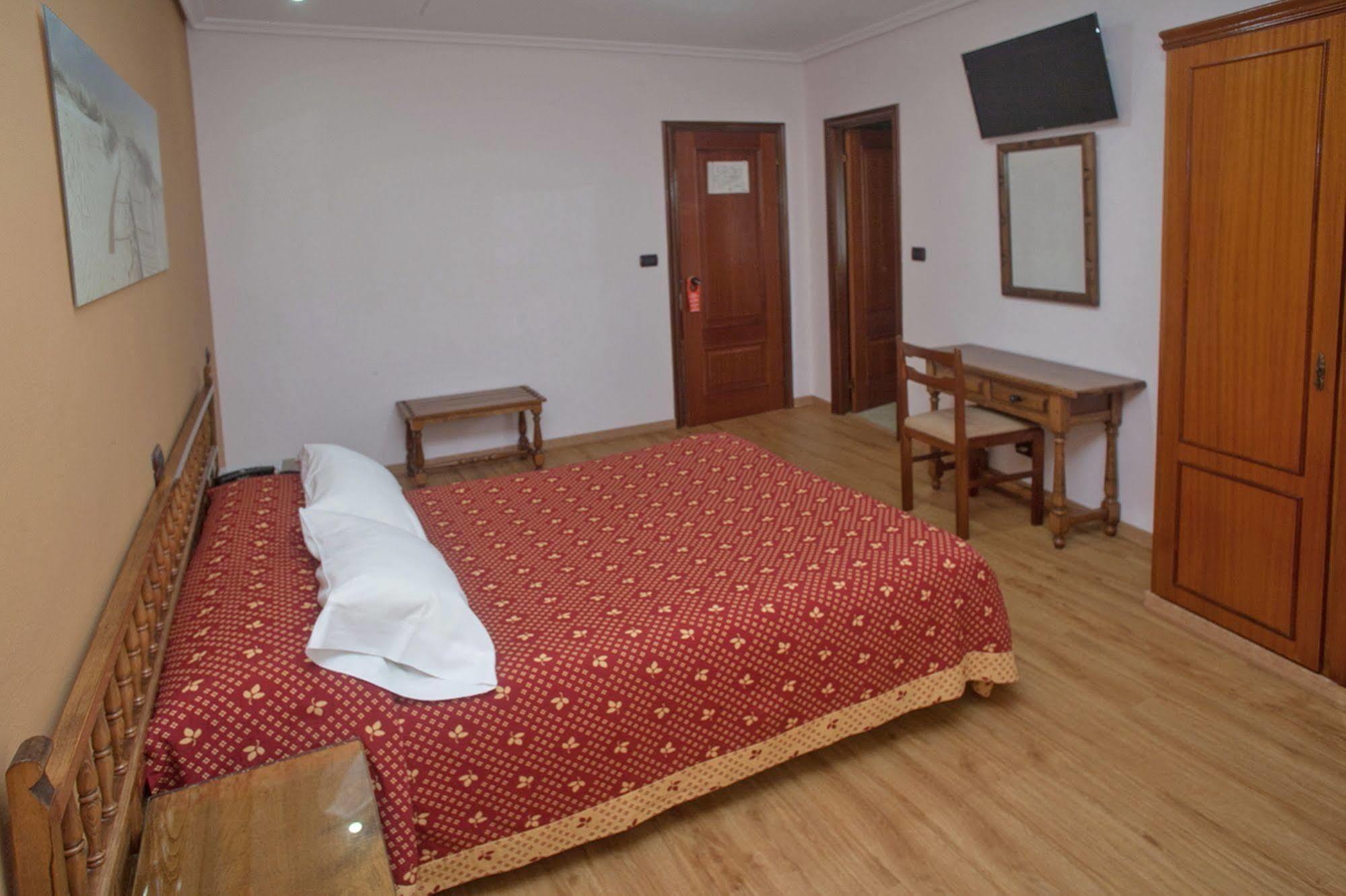 Hospedium Hotel La Marina Costa Da Morte Сеэ Экстерьер фото