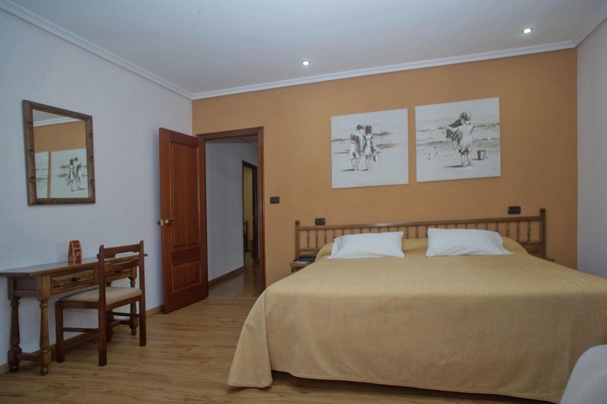 Hospedium Hotel La Marina Costa Da Morte Сеэ Экстерьер фото