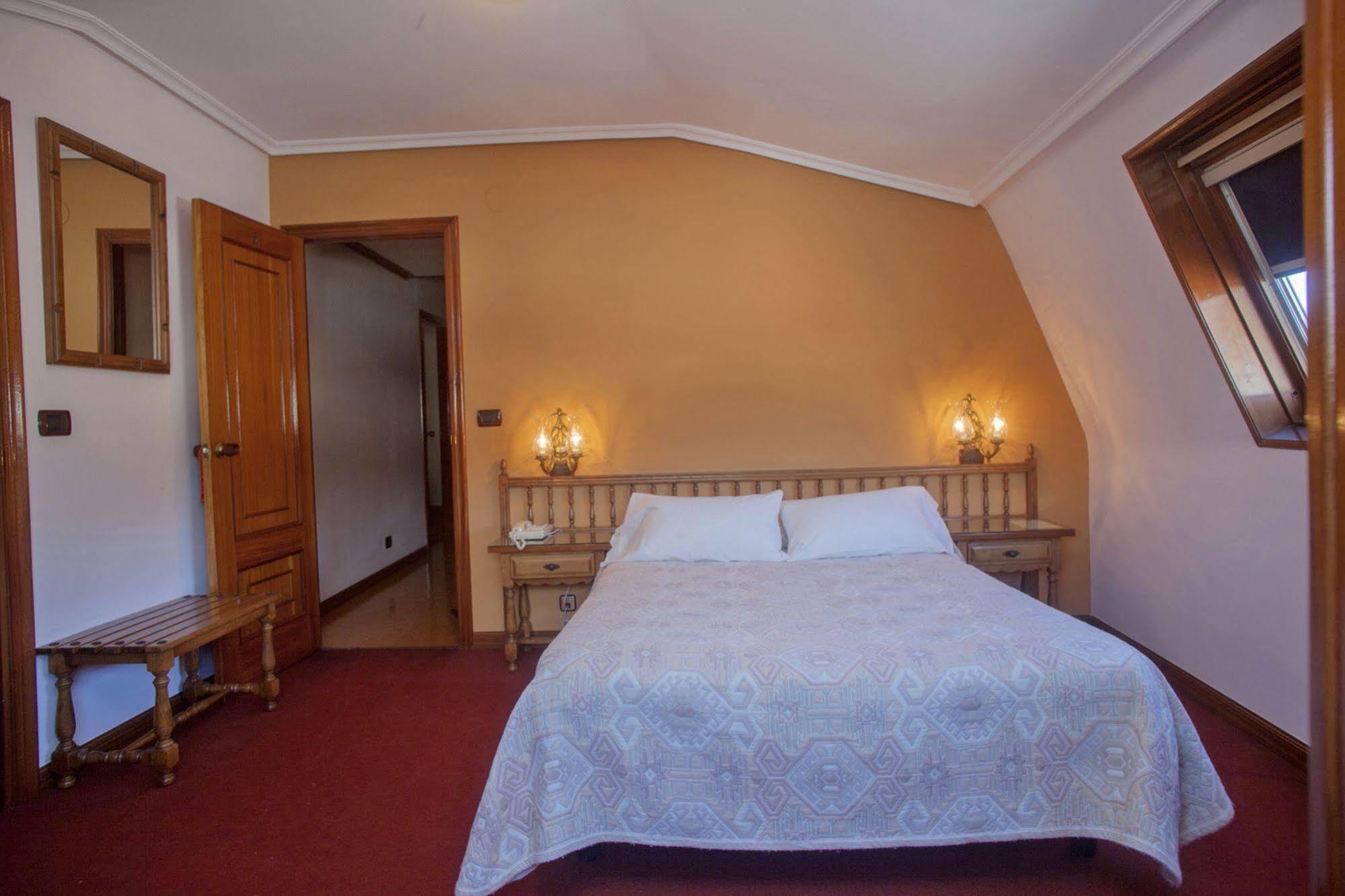 Hospedium Hotel La Marina Costa Da Morte Сеэ Экстерьер фото