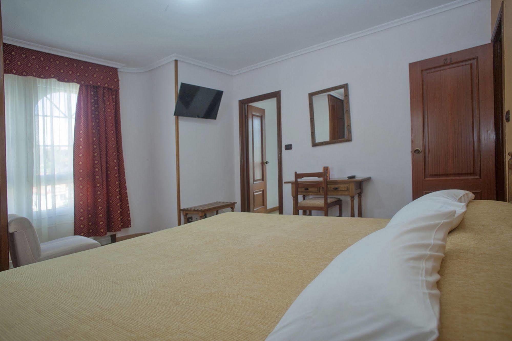 Hospedium Hotel La Marina Costa Da Morte Сеэ Экстерьер фото
